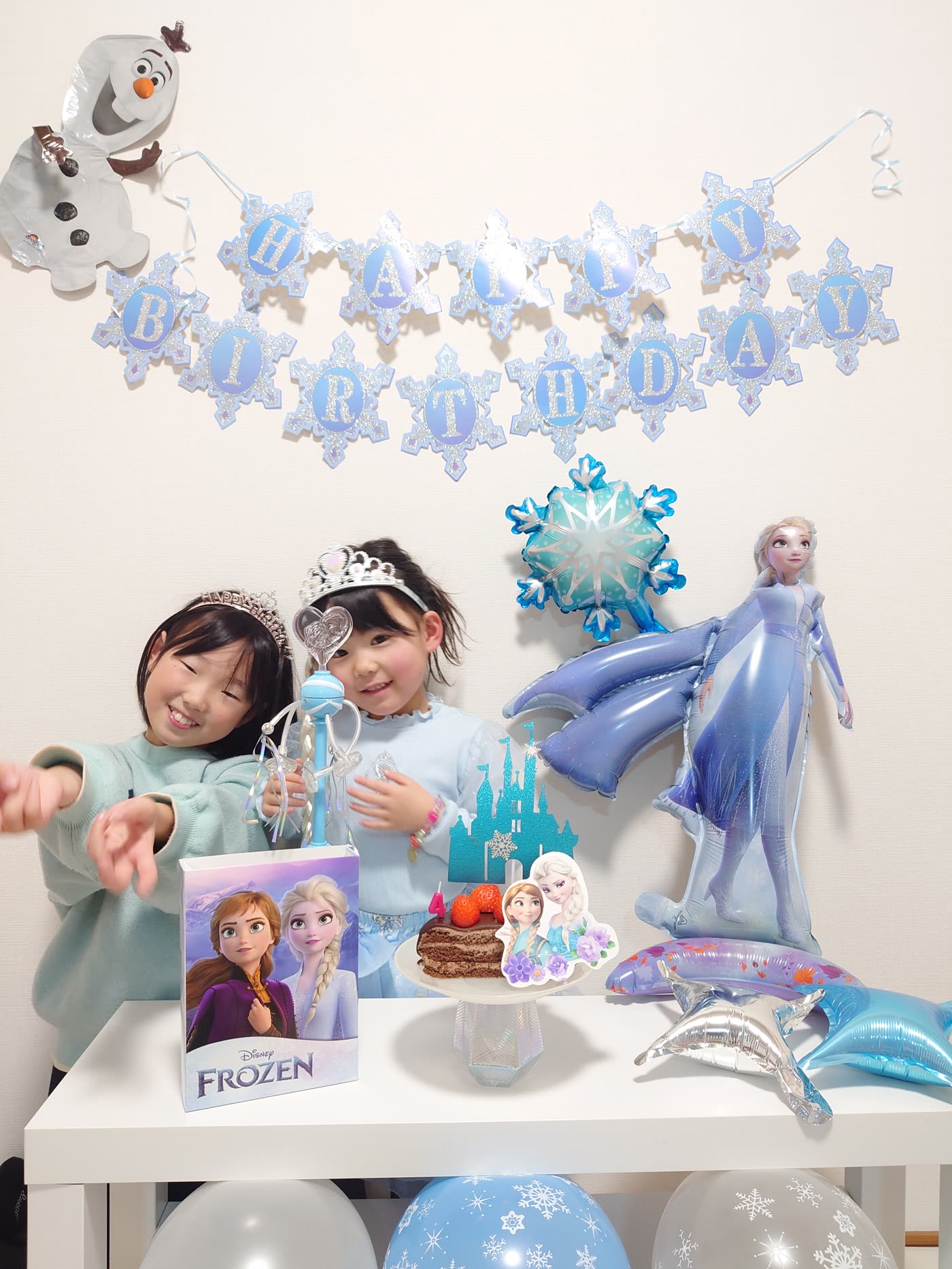 アナと雪の女王のバルーンで飾り付けした誕生日会と姉妹