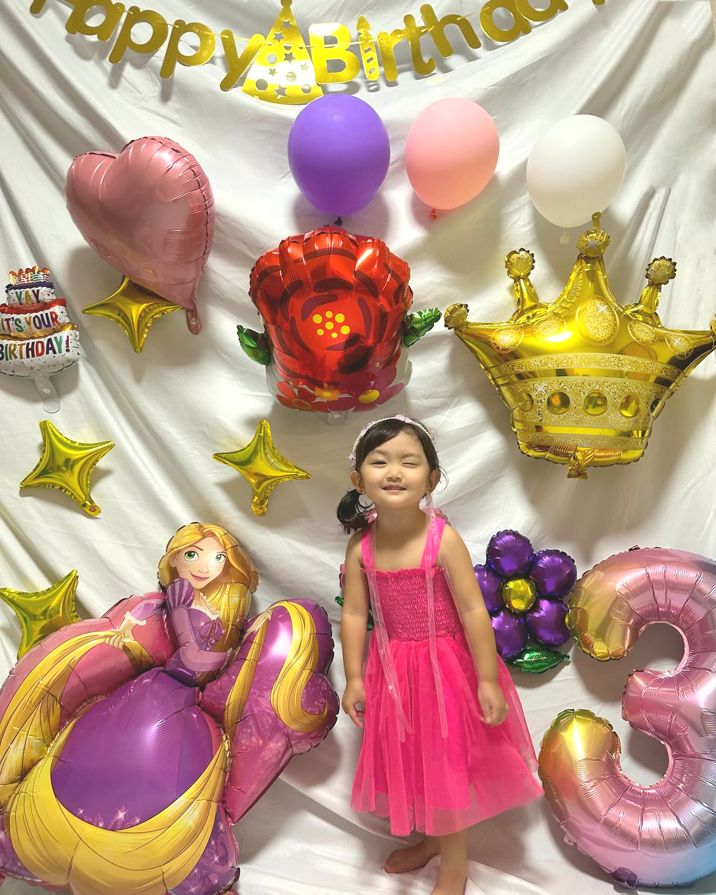 ラプンツェルとお花のバルーンで飾った誕生日と女の子